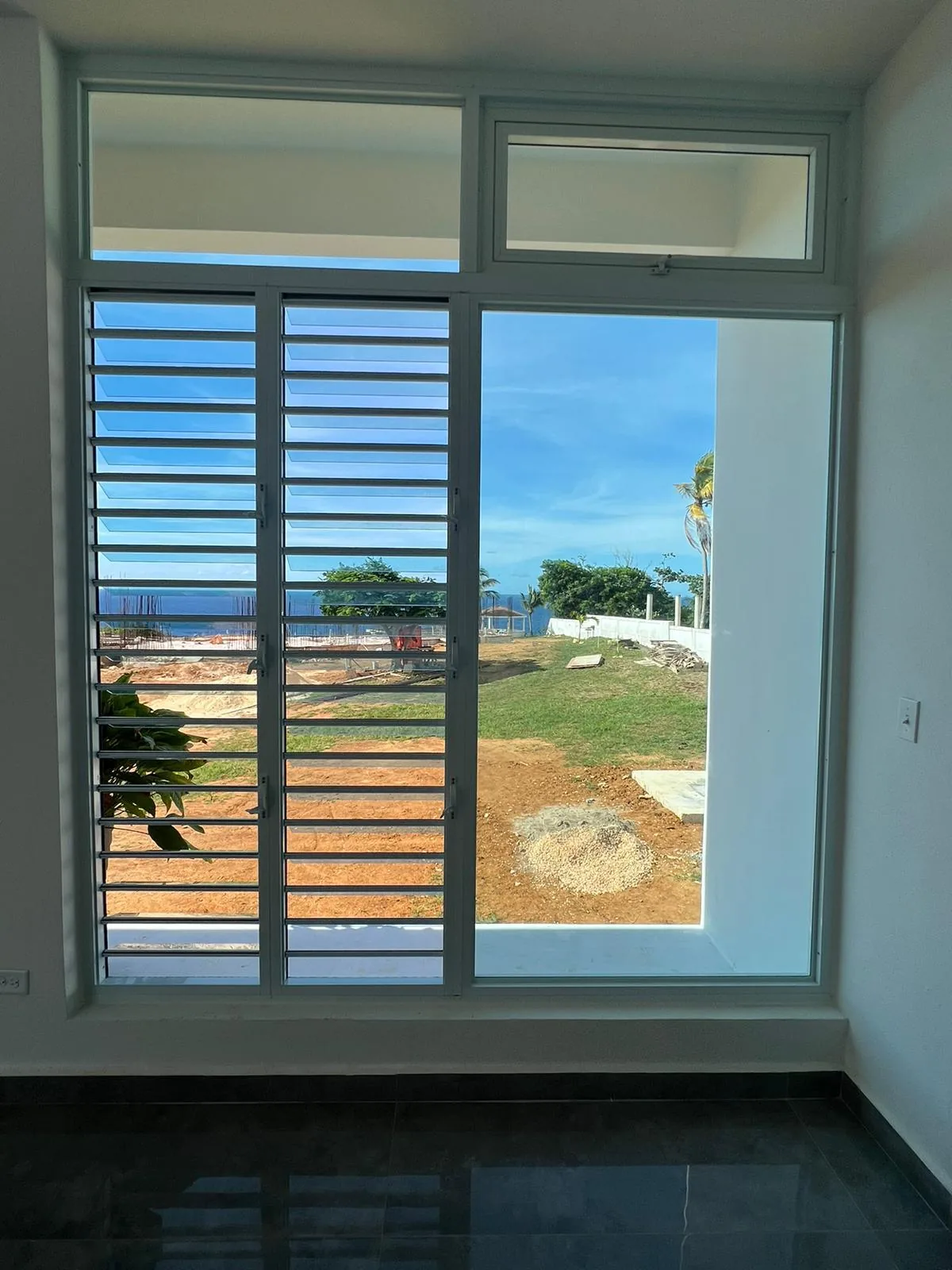 Glass louver door